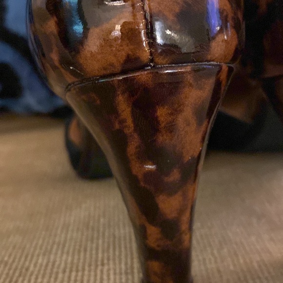 Sofft Almond Toe Suede Patent Heel - Picture 7 of 13